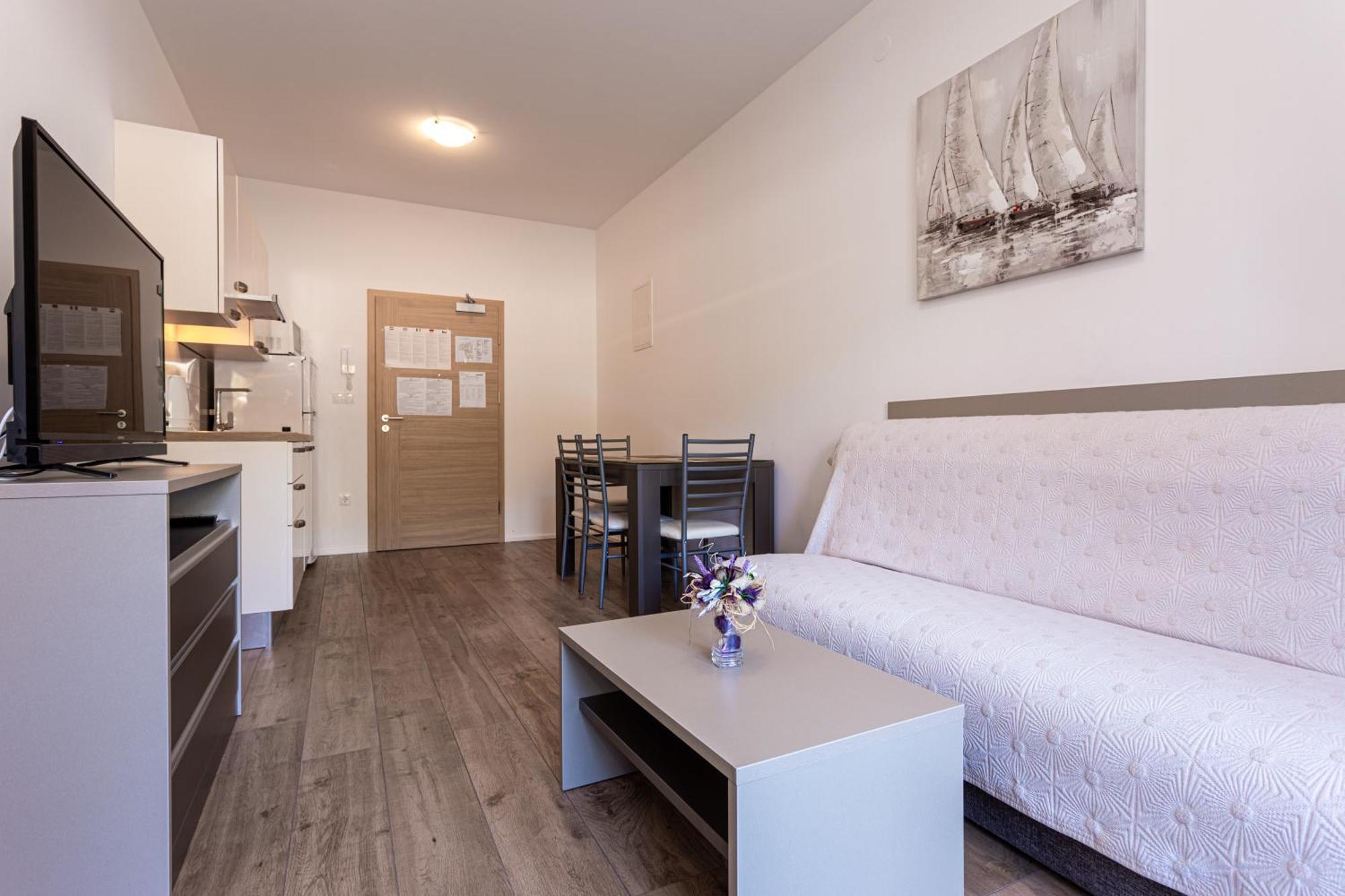 Apartments Crnekovic Tomislava 8A Baška Exteriör bild