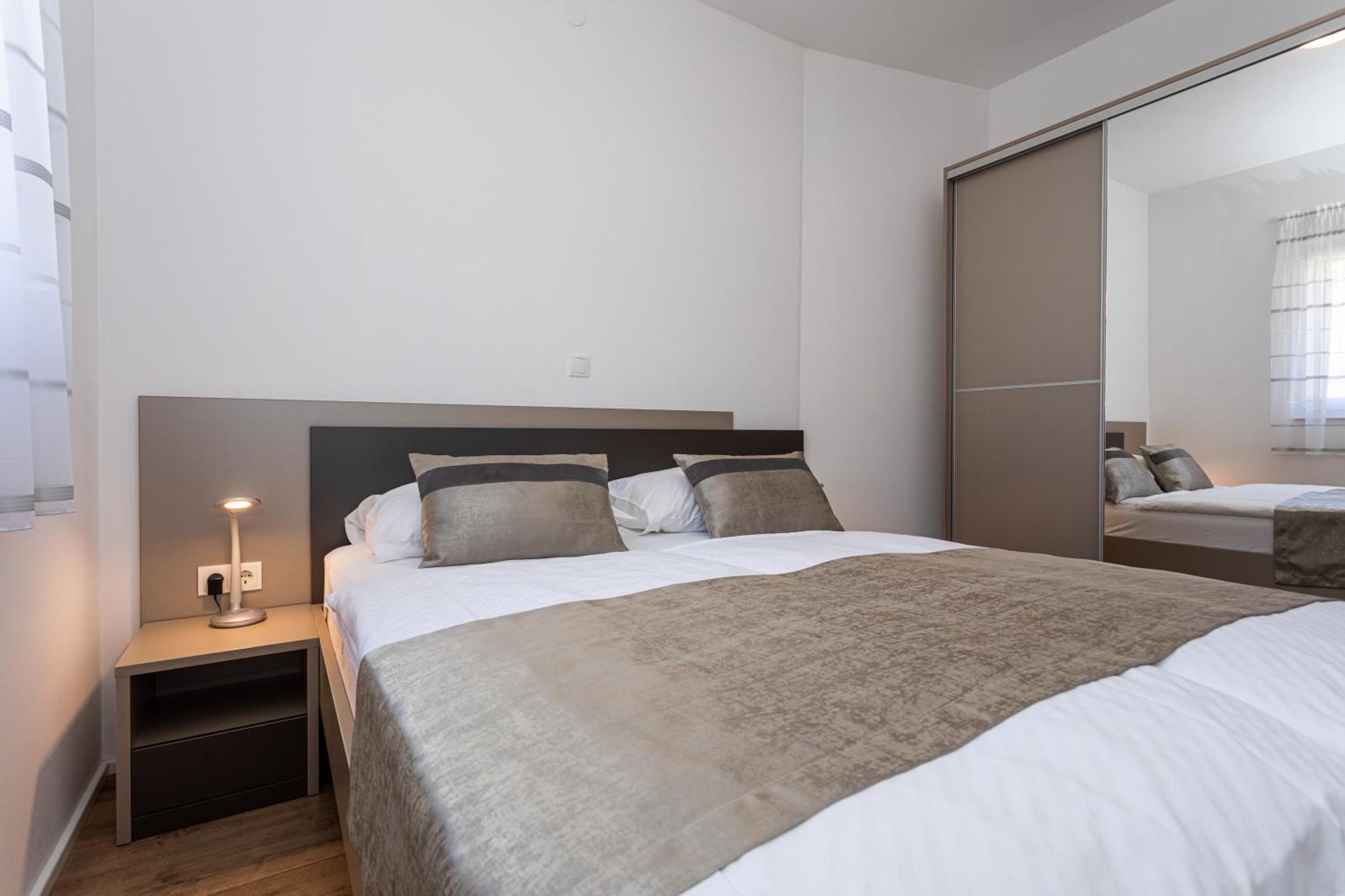 Apartments Crnekovic Tomislava 8A Baška Exteriör bild
